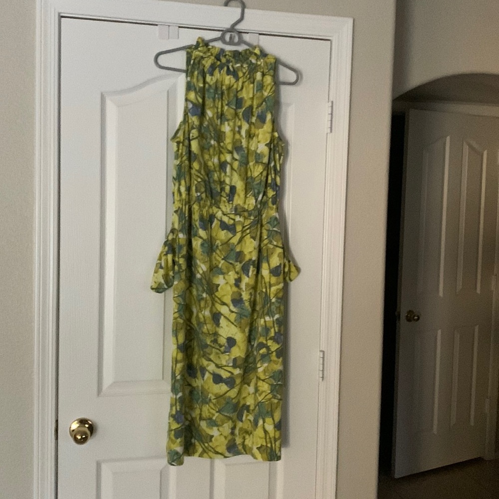 Gorgeous dress multi colors of green also has pockets